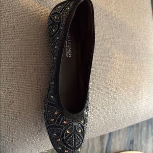 Donald J. Pliner Black Flats Elegant and Comfortable